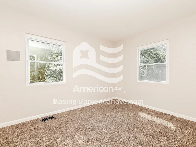 1687475_009_main_bedroom_9.jpg