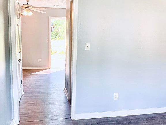 4th image of 115 Woodberry Ct