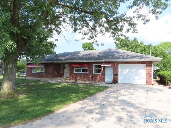 108 1st St, Montpelier, OH 43543