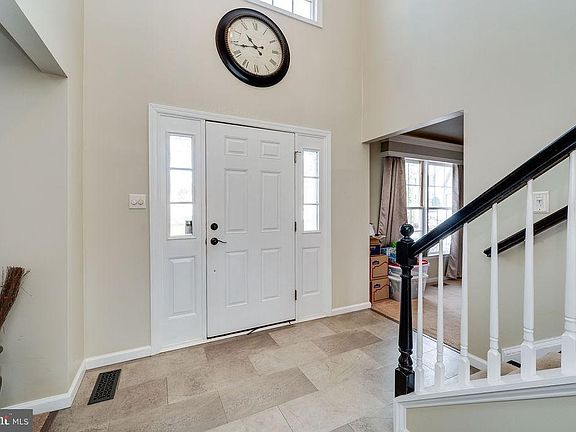 2nd image of 36 Pickwick Pl