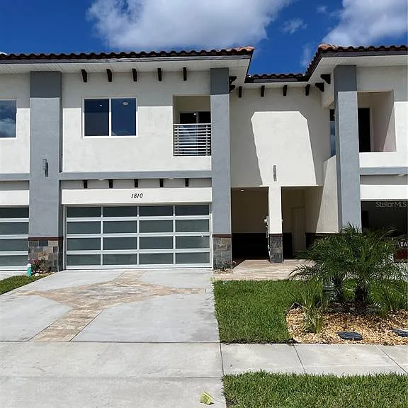 1810 Brentwood Ct — Photo 1