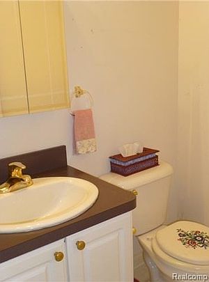 5th image of 4442 N Meadow Dr
