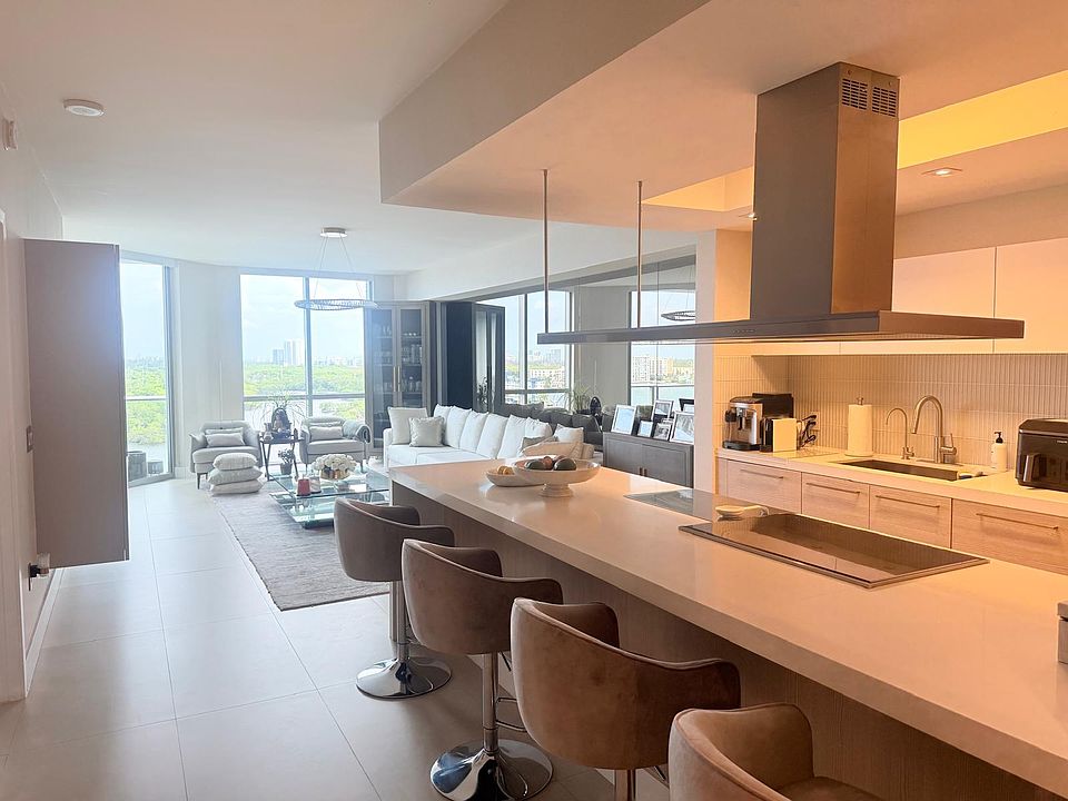 1st image of 17111 Biscayne Blvd Unit 1006