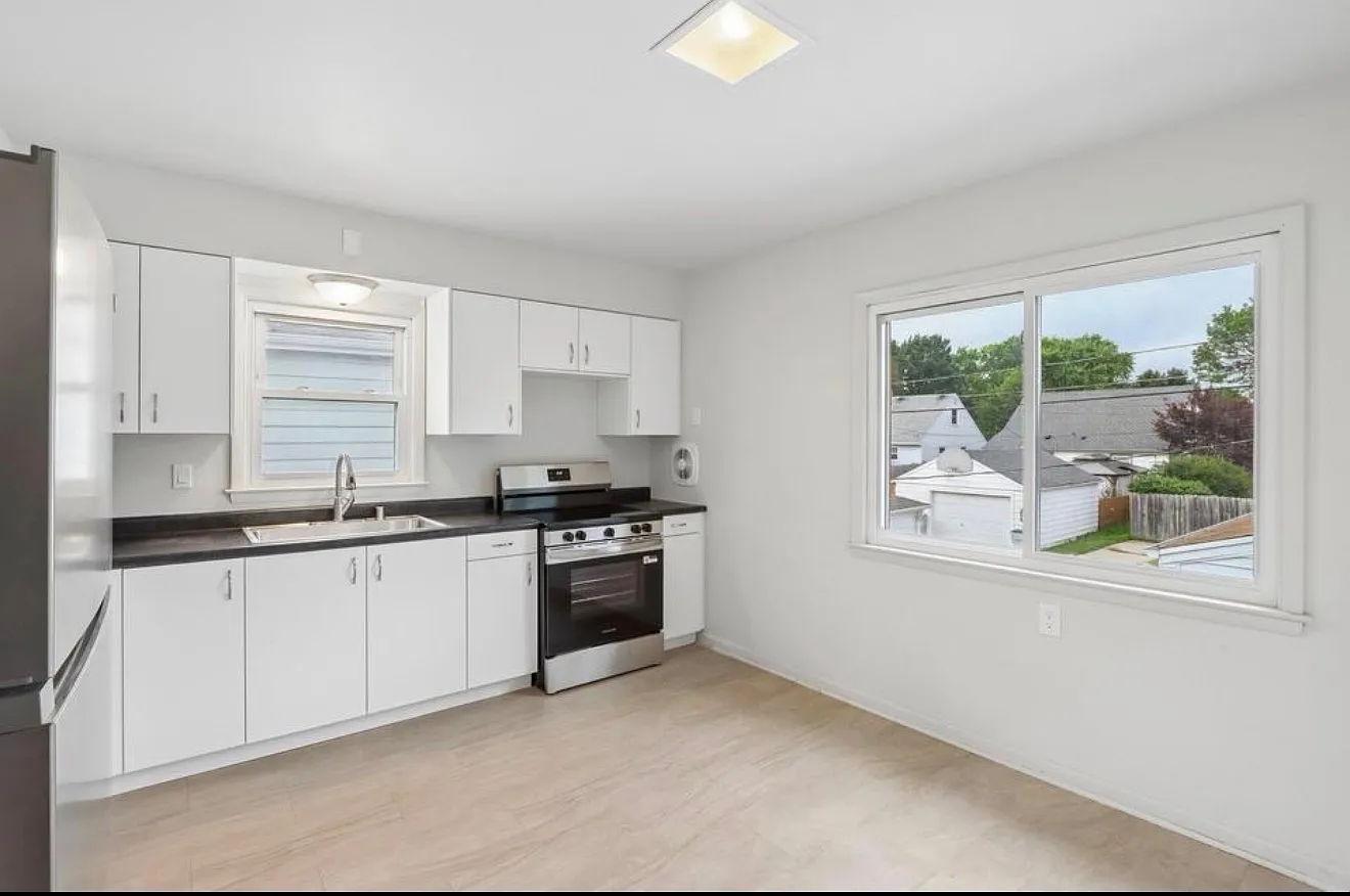 3 bed, 1100 sqft, $1,800 — Photo 3