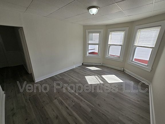 5th image of 7 Oak St APT 4