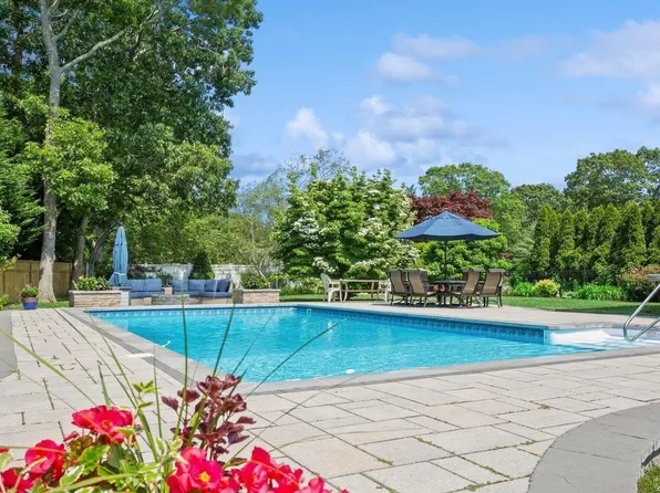 9 Howell Place, Speonk, NY 11972