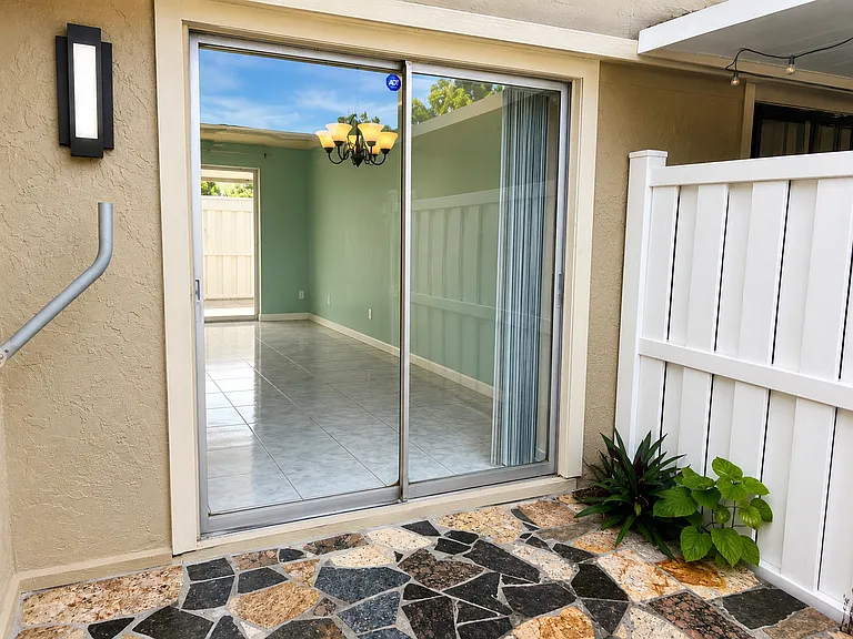 7201 San Luis Ct — Photo 10