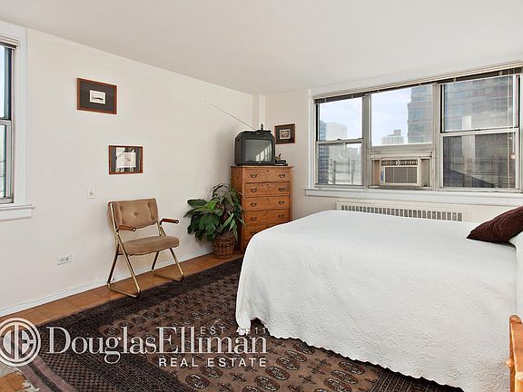5th image of 240 E 35th St APT 12C