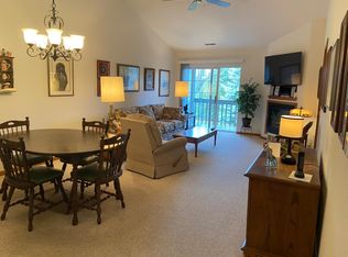 1105 Hawthorne Pl #1113-G, Pewaukee, WI 53072