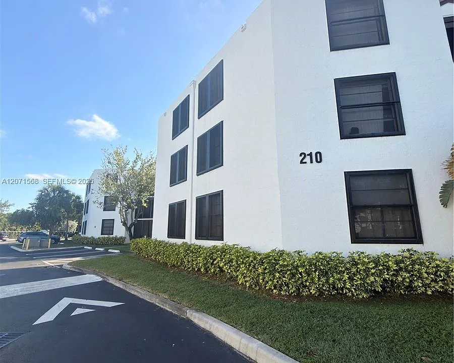 210 Lake Pointe Dr #210