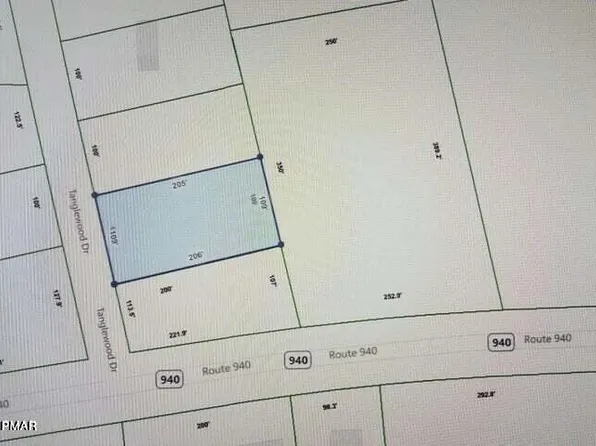 35 Tanglewood Dr, Pocono Pines, PA 18350