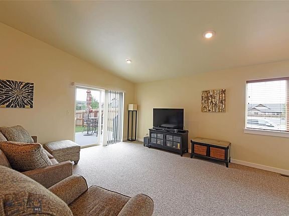 3rd image of 120A Tailfeather Ln