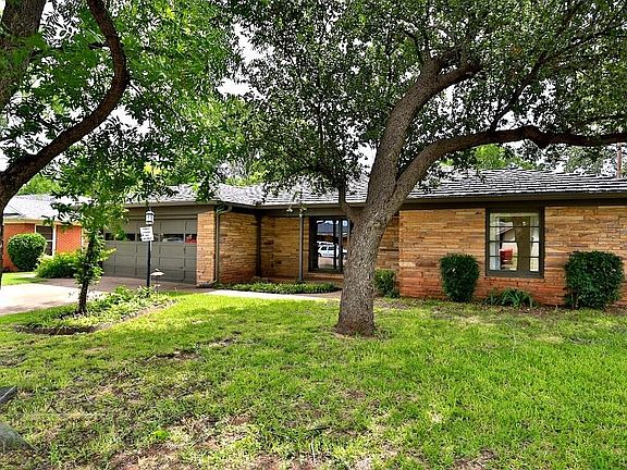 3rd image of 317 Moore Dr