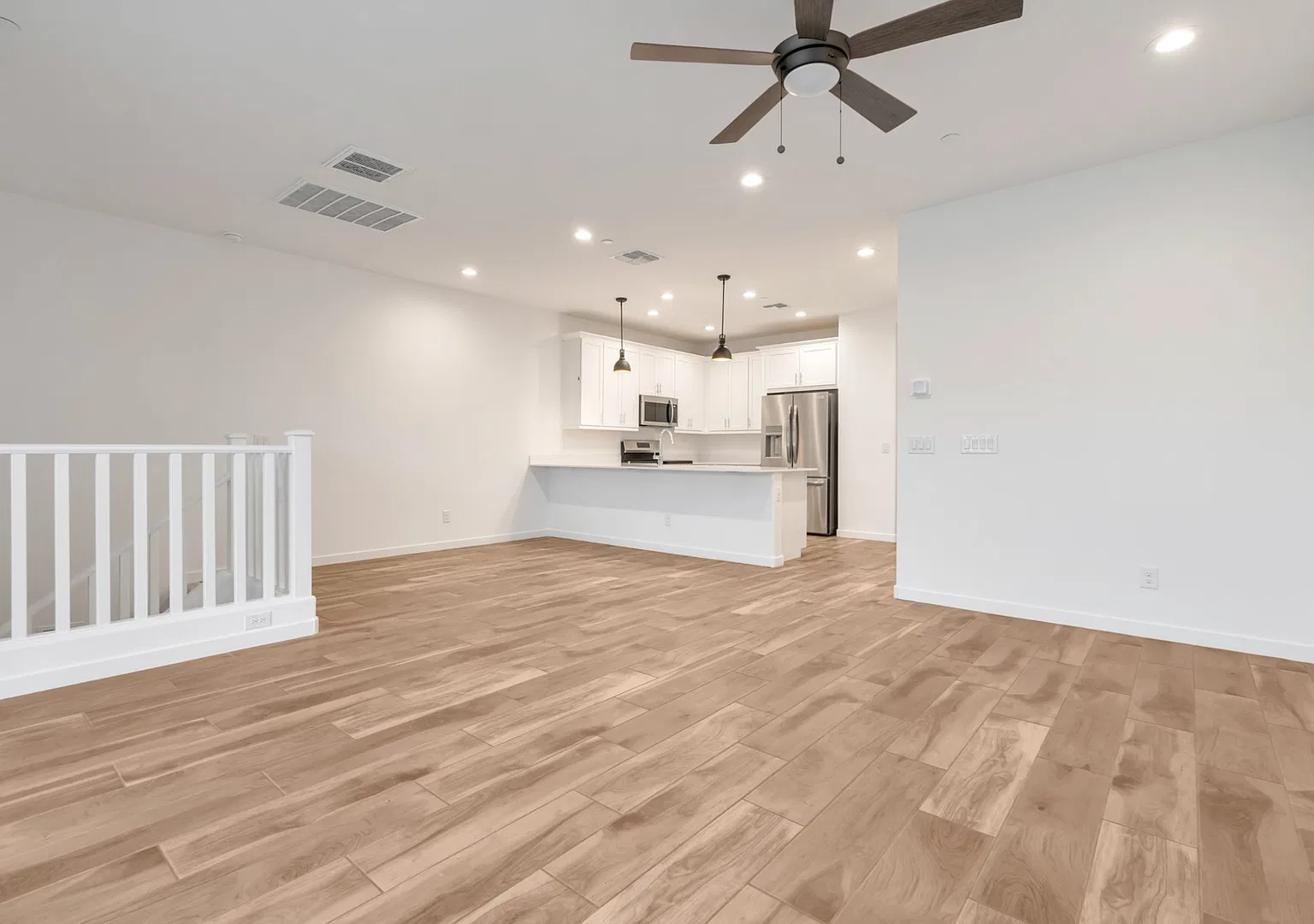 Like New luxurious Model Home with 2 Master Suites in Warner Meadows! — Photo 3
