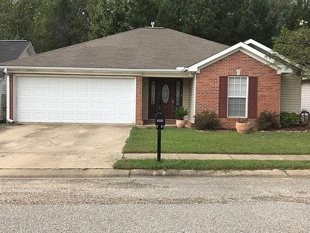 Adorable garden home in a small Northport community with onl