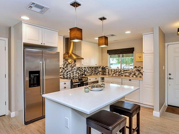 2520 E Flower St-large-003-23-Kitchen-15