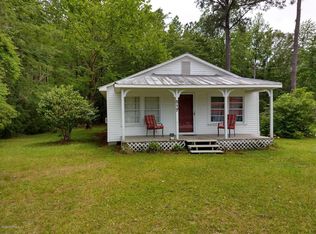 517 Queens Creek Rd, Hubert, NC 28539