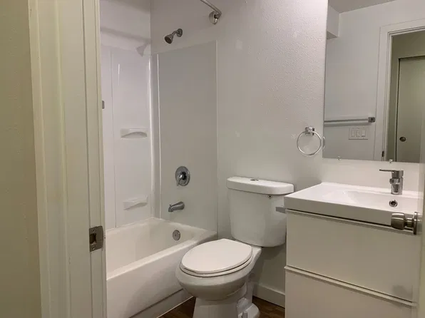 Eden Court Apartments, 1233 Taylor Ave N APT 204, Seattle, WA 98109
