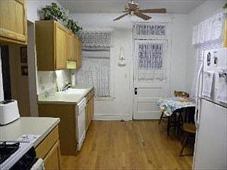 4th image of 378 N York St