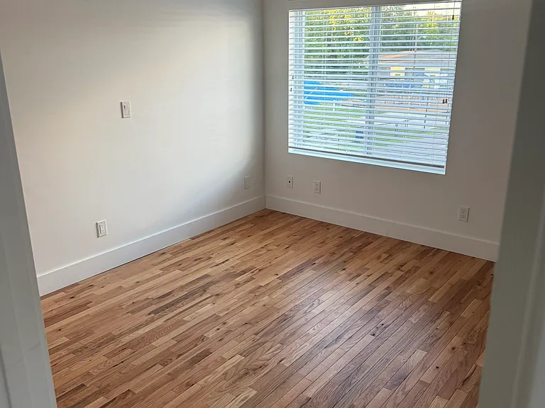 2223 Howell St — Photo 10