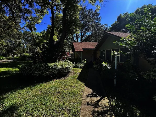 9916 W Bay St, Seminole, FL 33776