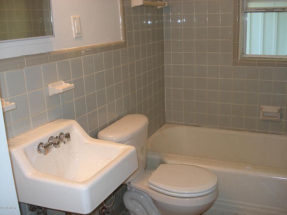 4th image of 937 5th Ave N