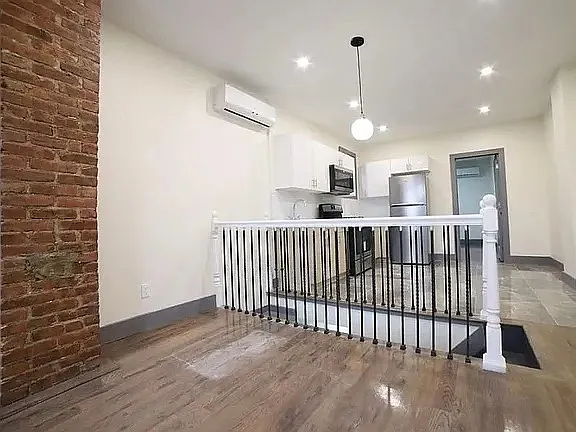 3 bed, $2,830 — Photo 1
