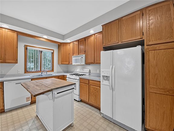 2nd image of 68 Kron St