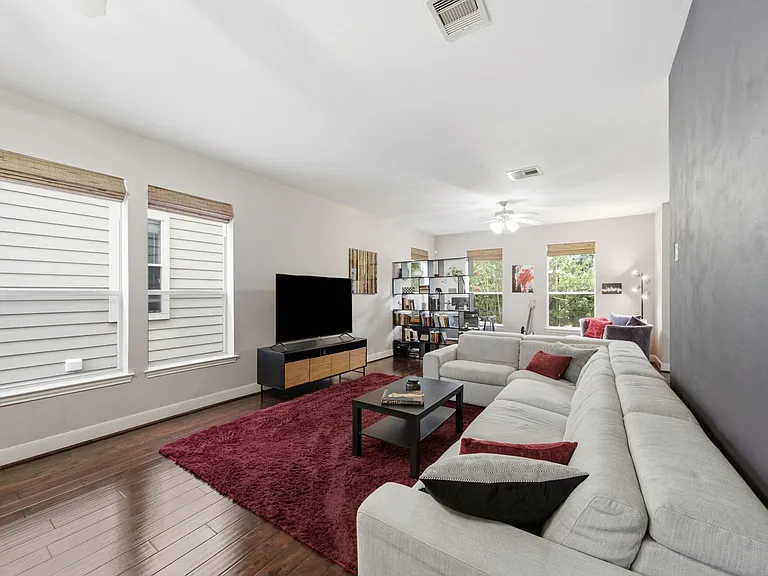 1716 Elgin St — Photo 16