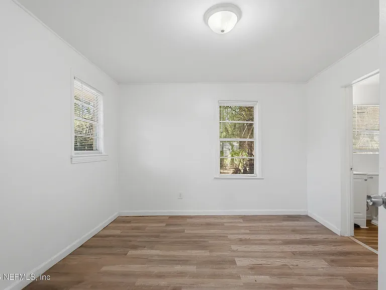 859 W 28th St — Photo 5