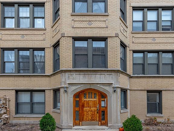2nd image of 7524 N Winchester Ave APT Ge