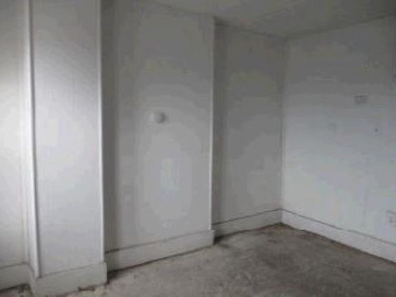 3rd image of 72 N Olden Ave