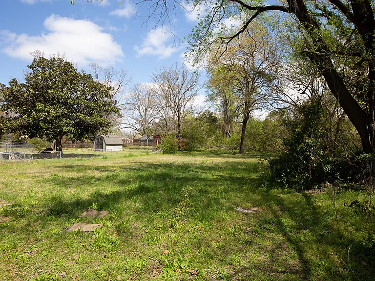 1879 Frankie Ave — Photo 14