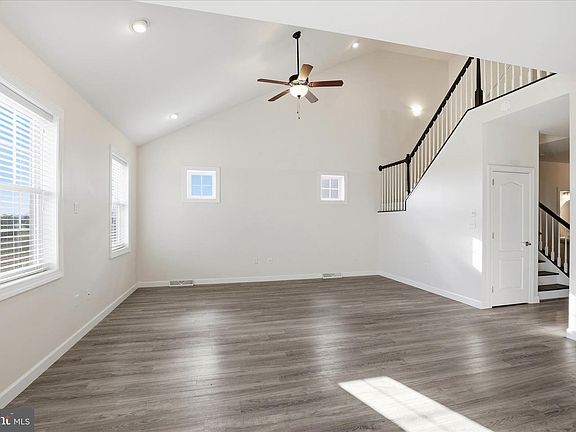 4th image of 1392 Fieldstone Dr