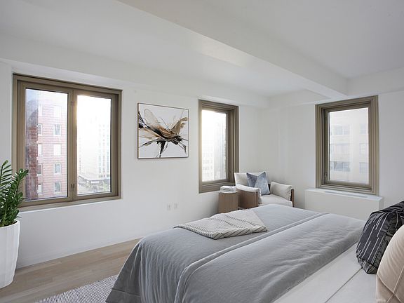 5th image of 101 W 55th St #1210