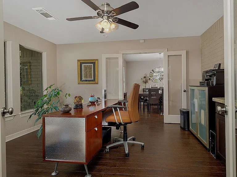 4 Postvine Ct — Photo 5