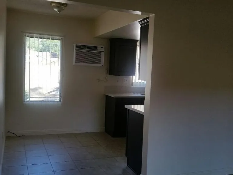 1631 N Allen Ave — Photo 5
