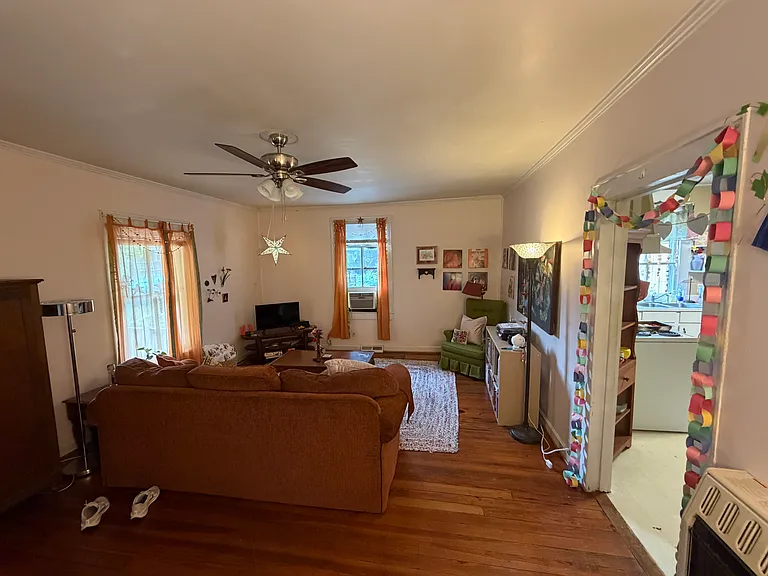 719 S Green St — Photo 2
