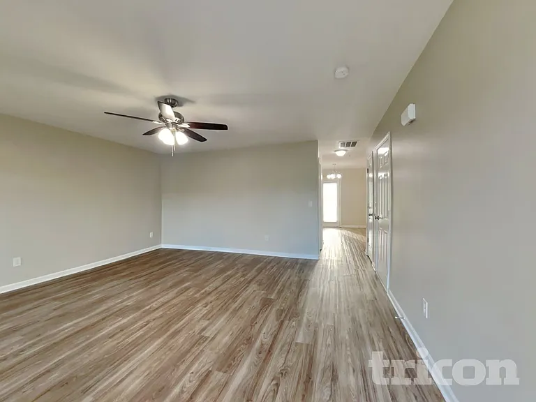 1110 Langston Dr — Photo 2