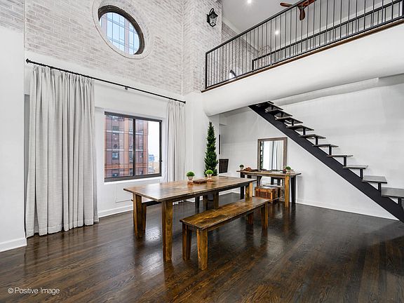 4th image of 345 N Canal St APT 1402