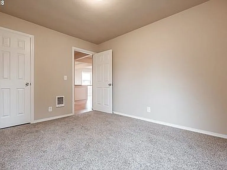 4105 Silverton Rd NE — Photo 11