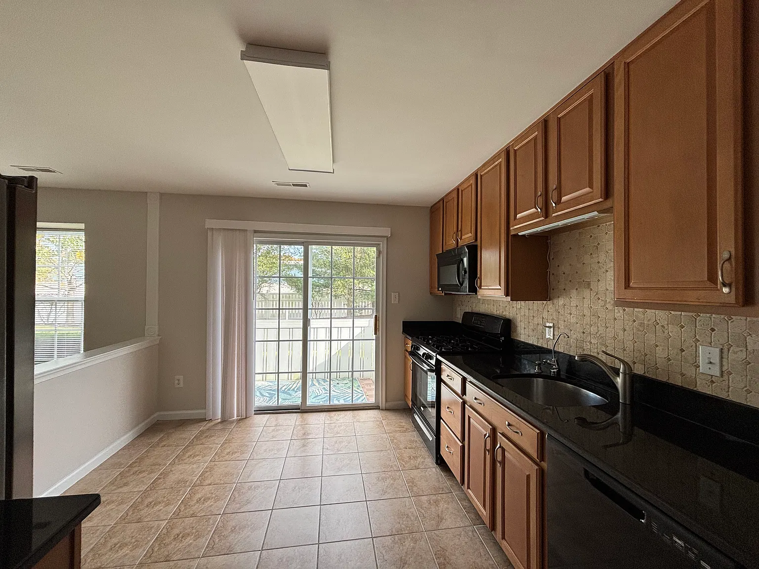 3 bed, $3,000 — Photo 4