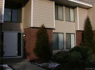 2 Southcreek Ct, East Amherst, NY 14051