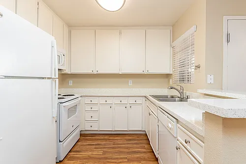 Willow Creek Apartments Photo 1