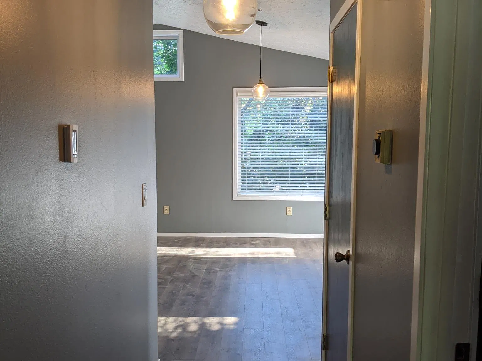 2 bed, 950 sqft, $1,600 — Photo 2