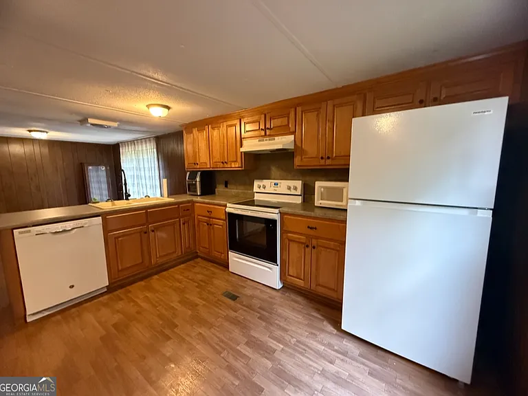 1057 McGee Rd — Photo 7