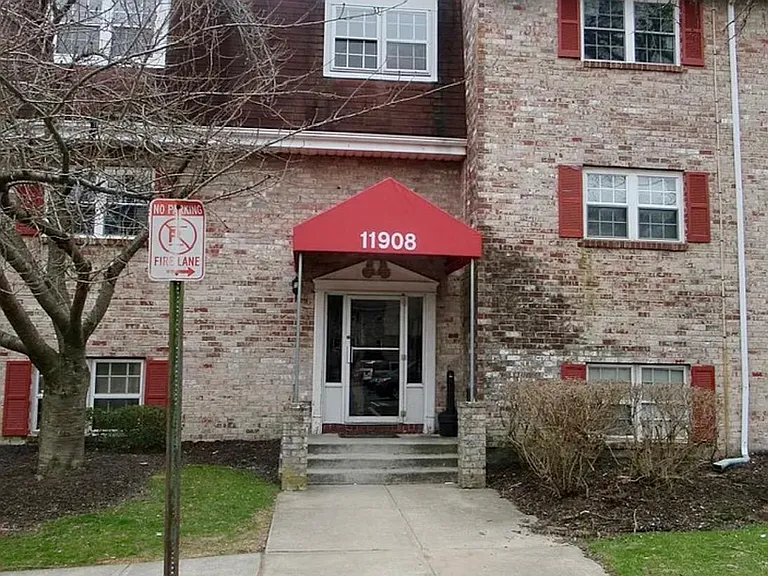 11908 Tarragon Rd #L — Photo 2