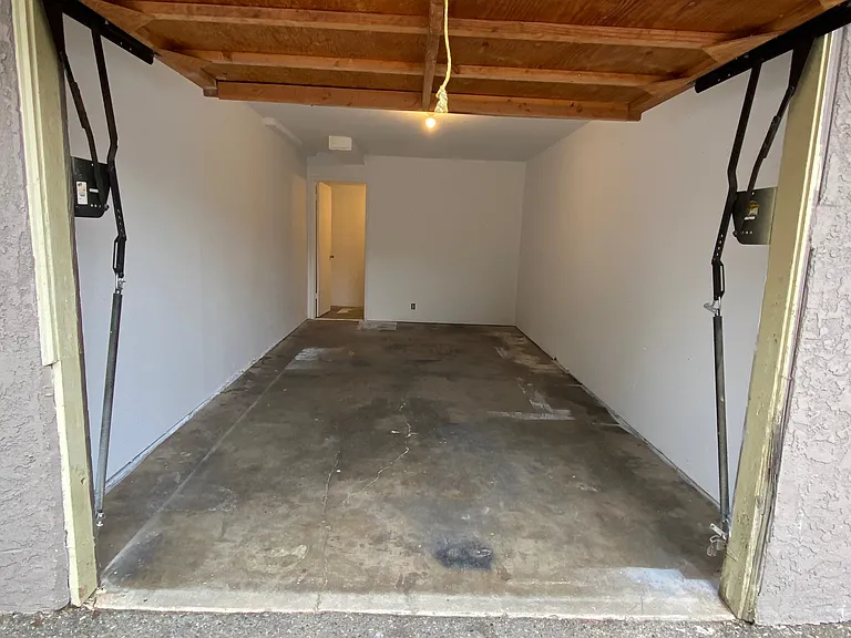 2674 Woodridge Ct — Photo 6