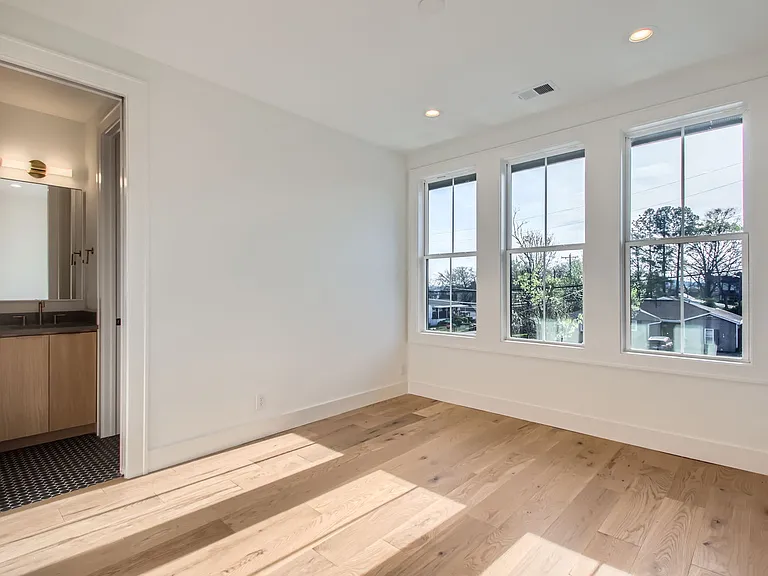 623B Eastboro Dr — Photo 25