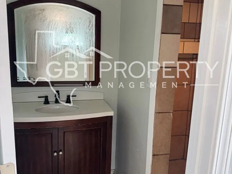 324 E Castlewood Dr #B — Photo 6